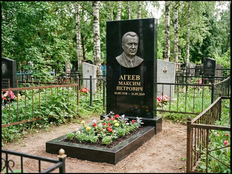 Памятник с барельефом — выполненная работа 1 в Ханты-Мансийске