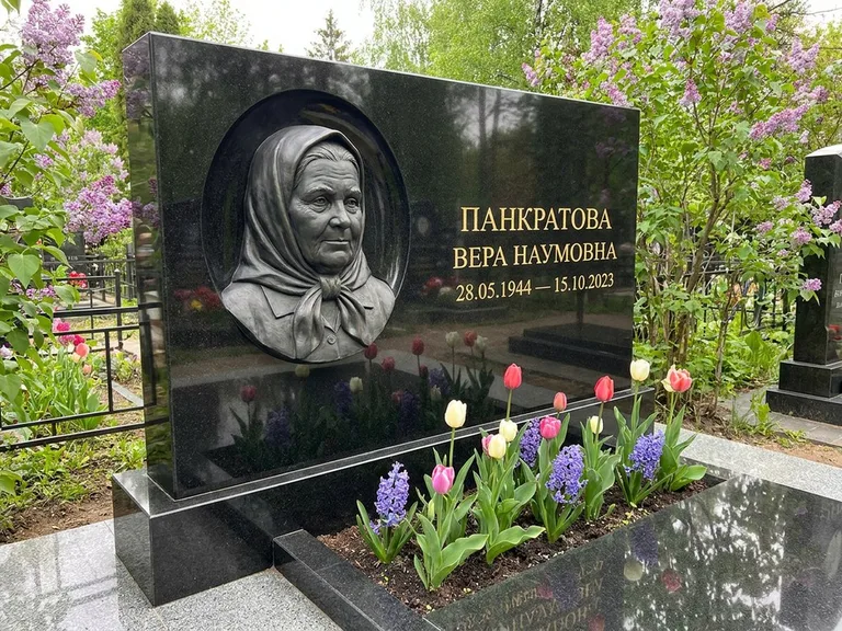 Памятник с барельефом — выполненная работа 26 в Ханты-Мансийске