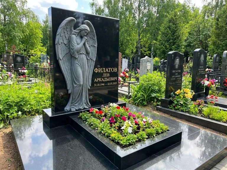 Памятник с барельефом — выполненная работа 31 в Ханты-Мансийске