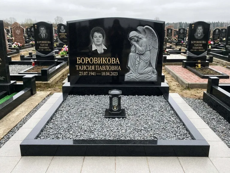 Памятник с барельефом — выполненная работа 38 в Ханты-Мансийске