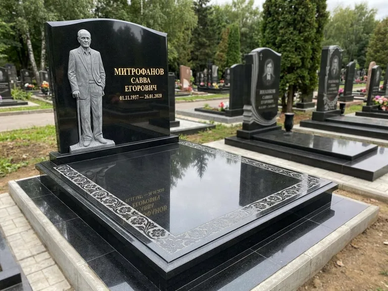 Памятник с барельефом — выполненная работа 48 в Ханты-Мансийске