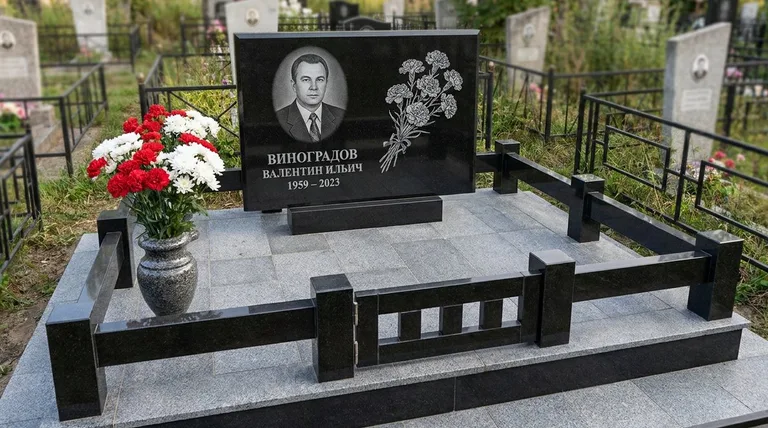 Памятник с гравировкой гвоздик — выполненная работа «Виноградов» в Ханты-Мансийске