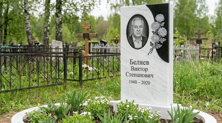 Памятник с гравировкой хризантем — выполненная работа «Беляев» в Ханты-Мансийске