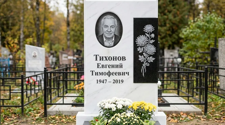 Памятник с гравировкой хризантем — выполненная работа «Тихонов» в Ханты-Мансийске