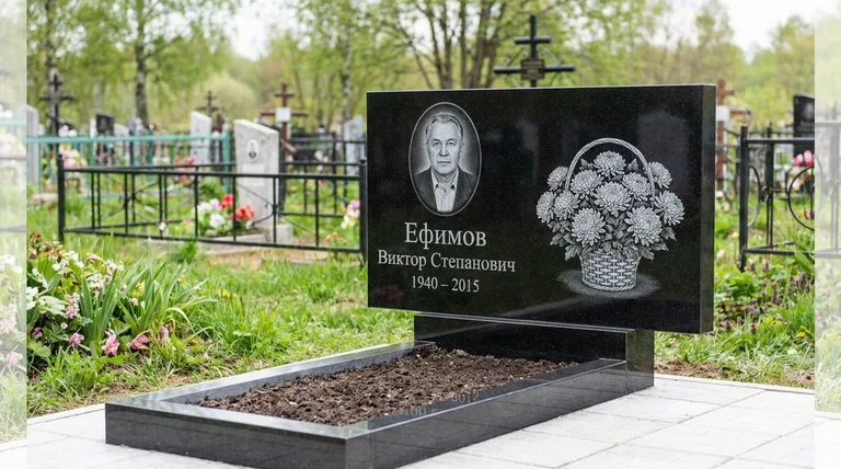 Памятник с гравировкой хризантем — выполненная работа «Ефимов» в Ханты-Мансийске