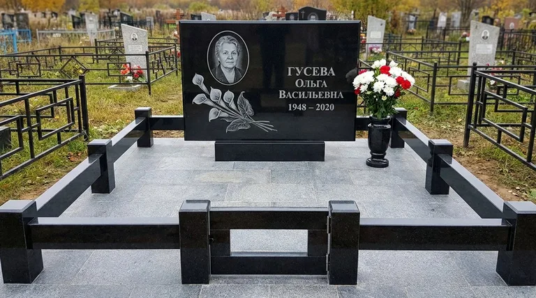 Памятник с гравировкой калл — выполненная работа «Гусева» в Ханты-Мансийске