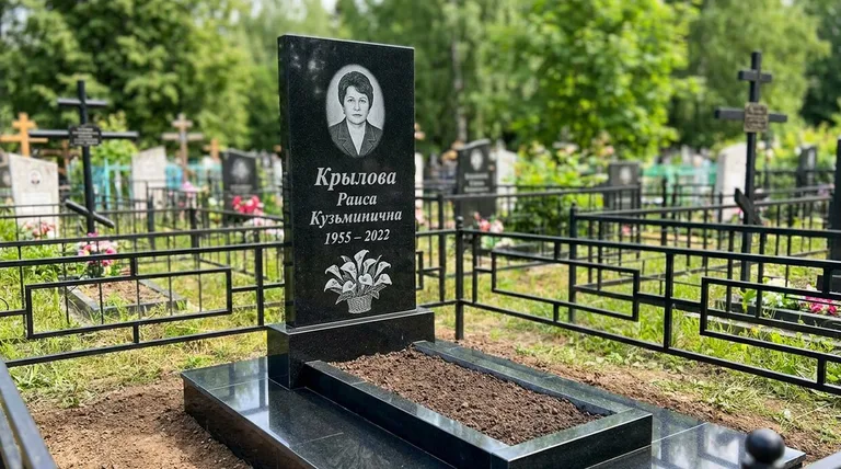 Памятник с гравировкой калл — выполненная работа «Крылова» в Ханты-Мансийске