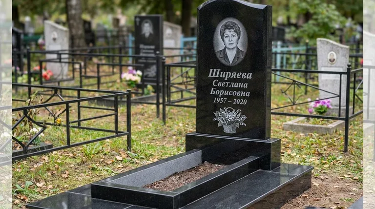 Памятник с гравировкой ландышей — выполненная работа «Ширяева» в Ханты-Мансийске
