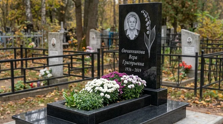 Памятник с гравировкой ландышей — выполненная работа «Овчинникова» в Ханты-Мансийске