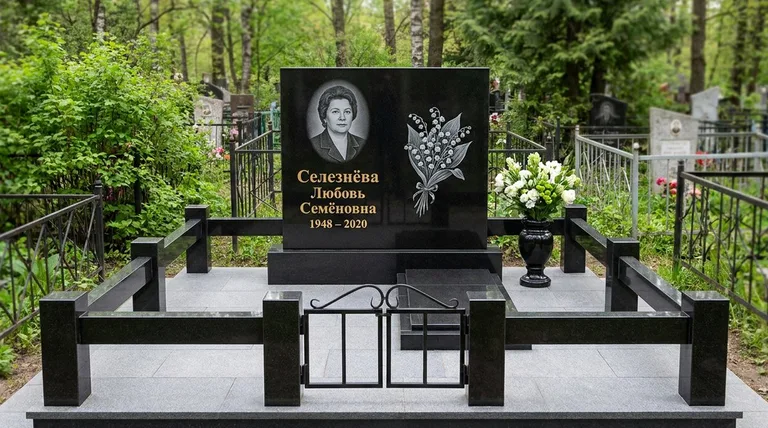 Памятник с гравировкой ландышей — выполненная работа «Селезнёва» в Ханты-Мансийске