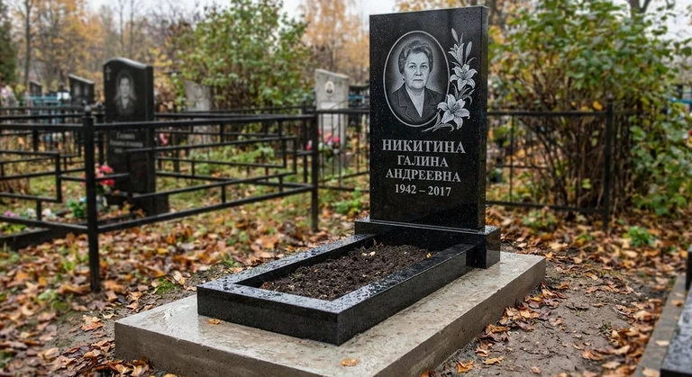 Гравировка лилий на памятник в Ханты-Мансийске — пример работы на граните