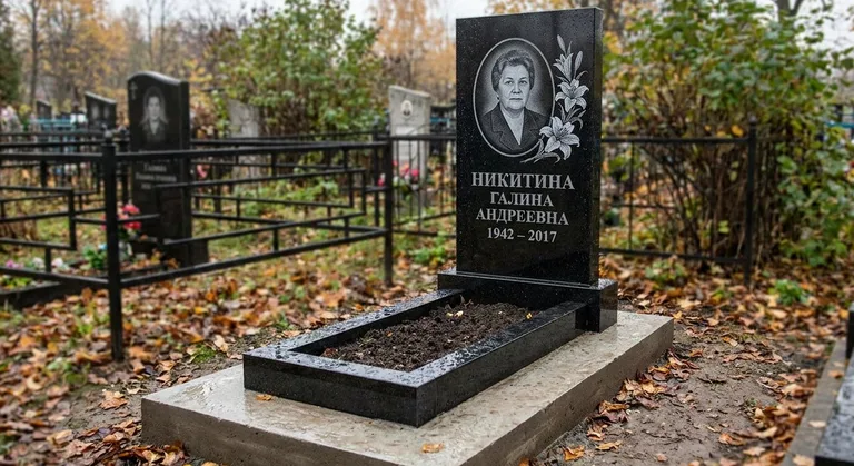 Памятник с гравировкой лилий — выполненная работа «Никитина» в Ханты-Мансийске