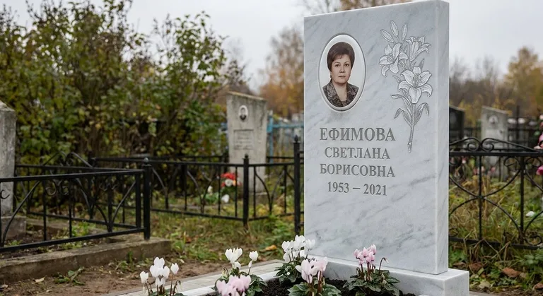 Памятник с гравировкой лилий — выполненная работа «Ефимова» в Ханты-Мансийске