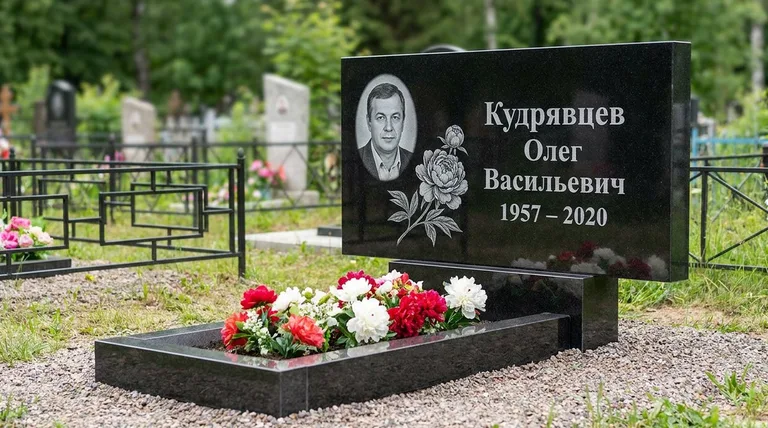 Памятник с гравировкой пионов — выполненная работа «Кудрявцев» в Ханты-Мансийске