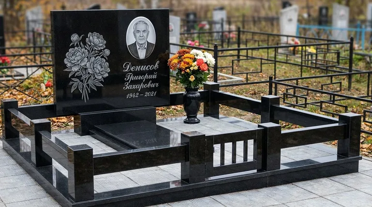 Памятник с гравировкой пионов — выполненная работа «Денисов» в Ханты-Мансийске