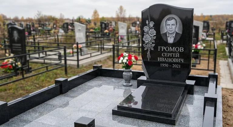 Памятник с гравировкой роз — выполненная работа «Громов» в Ханты-Мансийске