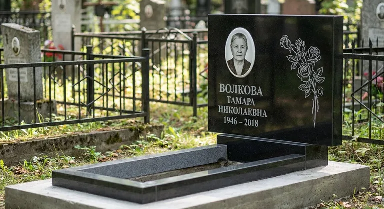 Памятник с гравировкой роз — выполненная работа «Волкова» в Ханты-Мансийске