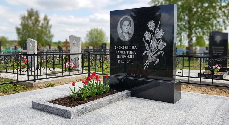 Памятник с гравировкой тюльпанов — выполненная работа «Соколова» в Ханты-Мансийске