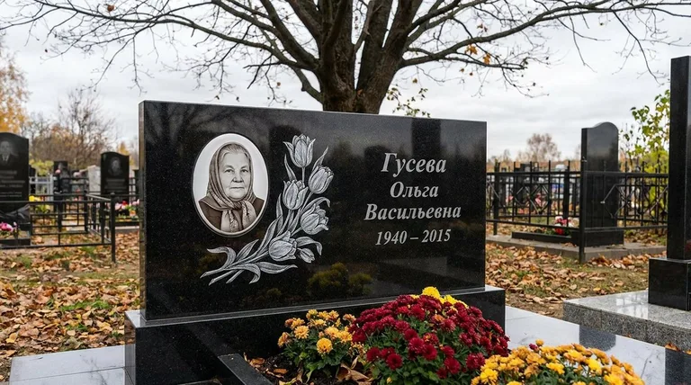 Памятник с гравировкой тюльпанов — выполненная работа «Гусева» в Ханты-Мансийске