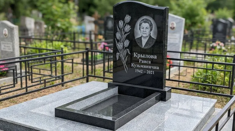 Памятник с гравировкой тюльпанов — выполненная работа «Крылова» в Ханты-Мансийске
