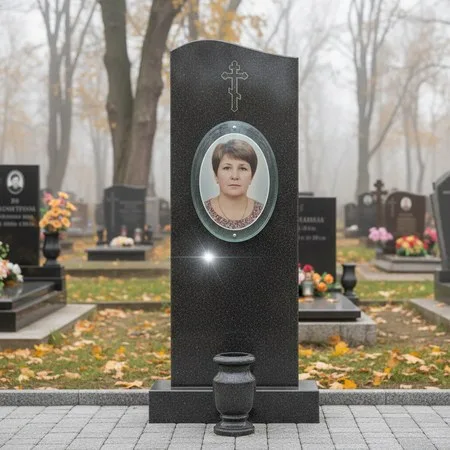 Овальный портрет на стекле 240×300 мм на памятнике в Ханты-Мансийске