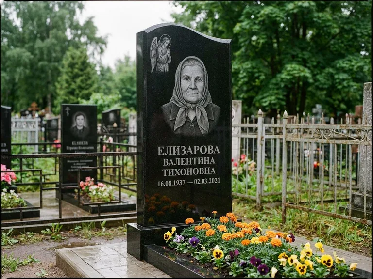 Памятник с гравировкой ангела — гравировка ангела с голубем по диагонали стелы, работа «Пантелеева» в Ханты-Мансийске