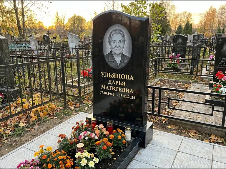 Гравировка портрета на чёрном граните — выполненная работа 12 в Ханты-Мансийске
