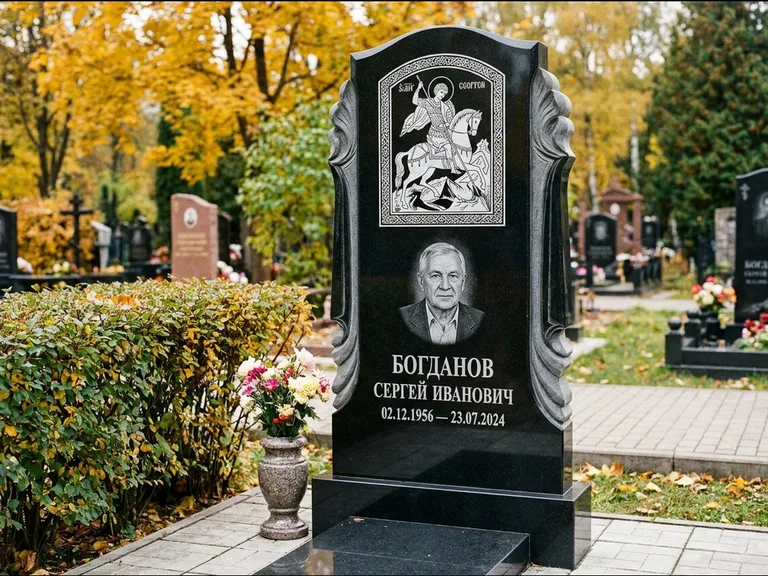 Памятник с гравировкой иконы — икона Спаса Вседержителя над именем усопшего, работа «Лебедева» в Ханты-Мансийске