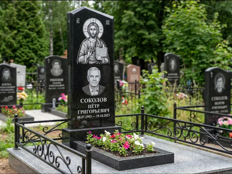 Памятник с гравировкой иконы — образ Николая Чудотворца, работа «Мельникова» в Ханты-Мансийске
