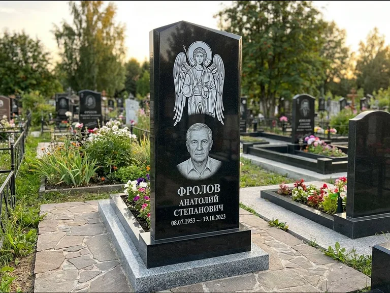 Памятник с гравировкой иконы — Владимирская икона Божией Матери с Младенцем, работа «Мельникова» в Ханты-Мансийске
