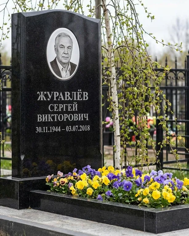 Вертикальный памятник под ключ с православным крестом в Ханты-Мансийске
