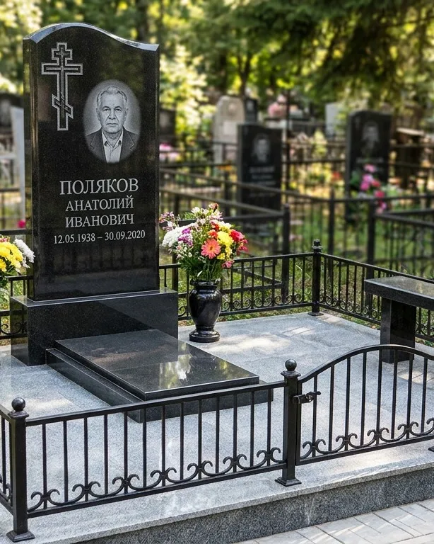 Памятник под ключ с восьмиконечным крестом в Ханты-Мансийске