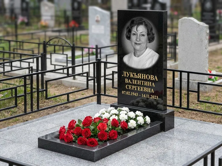 Портрет на памятнике в Ханты-Мансийске — Ч/б портрет → гравировка на стандартном комплексе