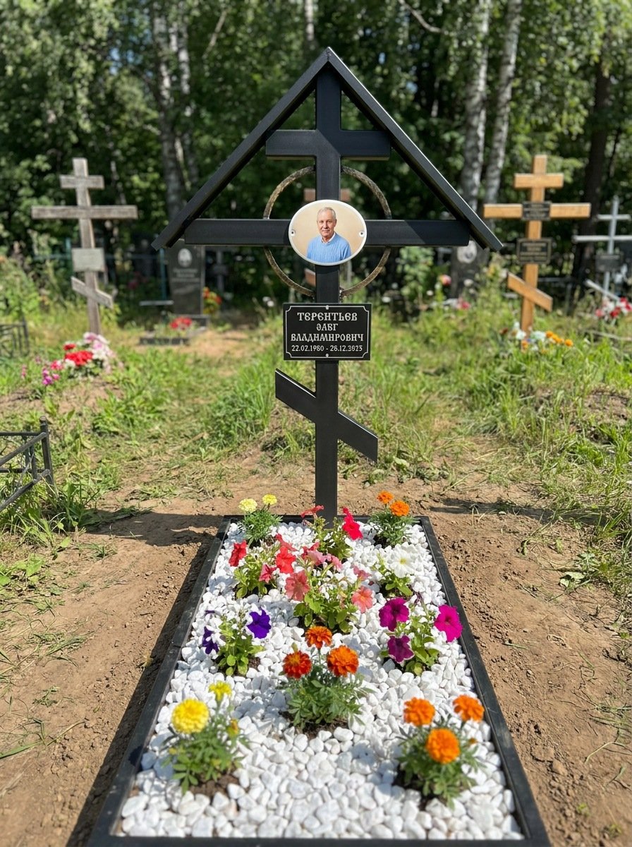 Портрет на памятнике в Ханты-Мансийске — Крупный овал на кресте, портрет по грудь