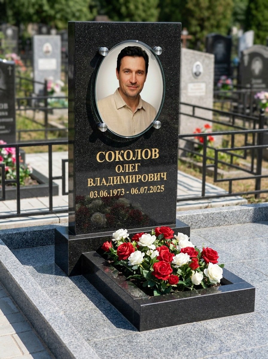 Портрет на памятнике в Ханты-Мансийске — Овал на стекле — на держателях над камнем
